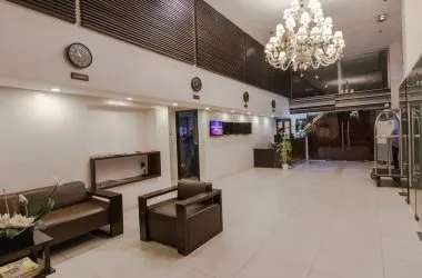 Gallery image 3 - lobby. Byte-identical (md5 1c662b2c52e895945d9438f8a4672a2e) to banner_per_project_87.png, which the page uses as hero slideshow slide 1 and as the 'Lobby and Reception Desk' amenity image.