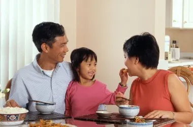Description card image (alt: Family happy Liloan)